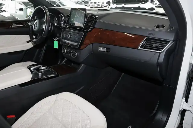 Mercedes-Benz GLS view 9