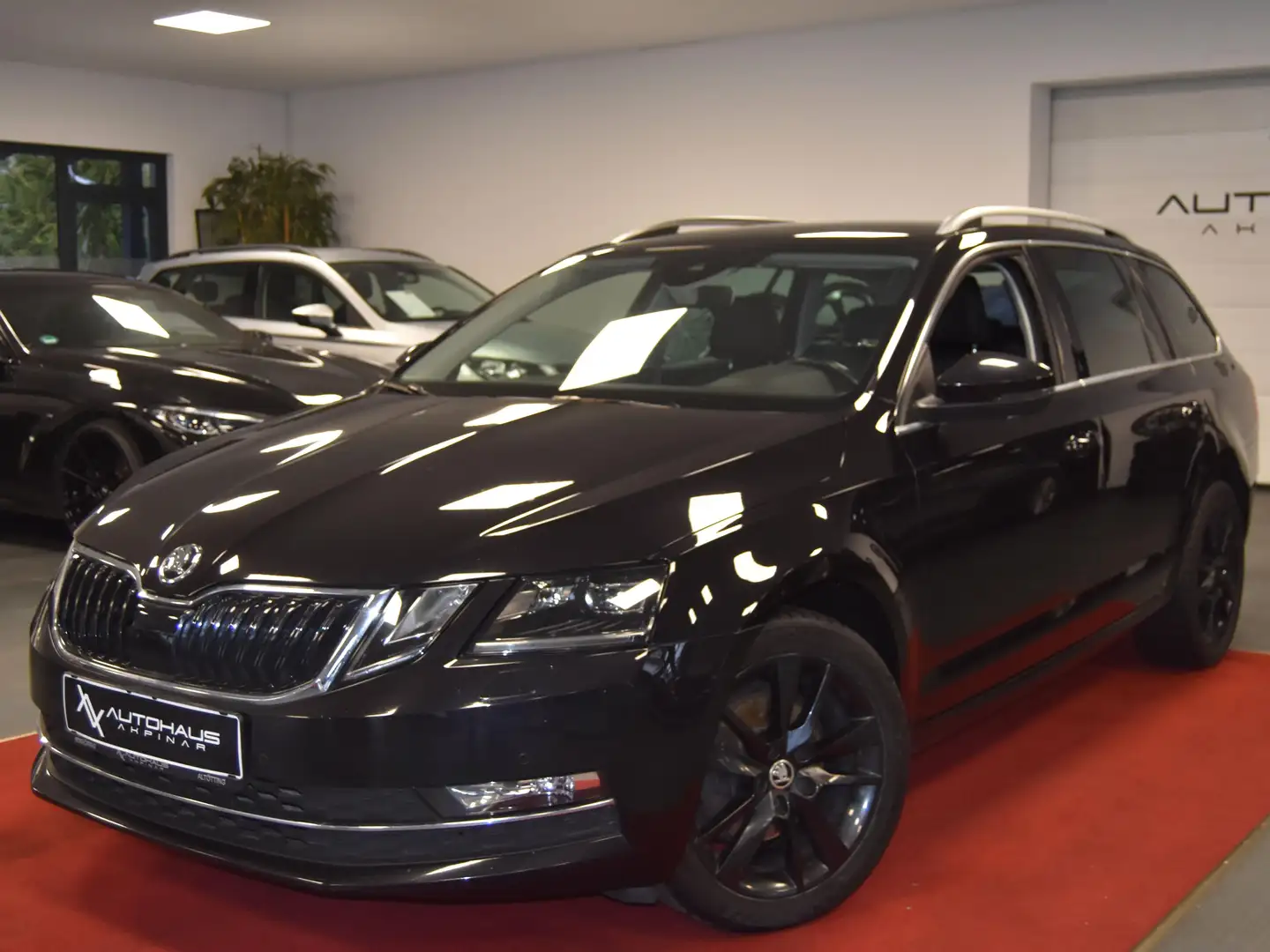 Skoda Octavia Style 4x4~LED~AHK~1HAND~ACC~EU6 Zwart - 1