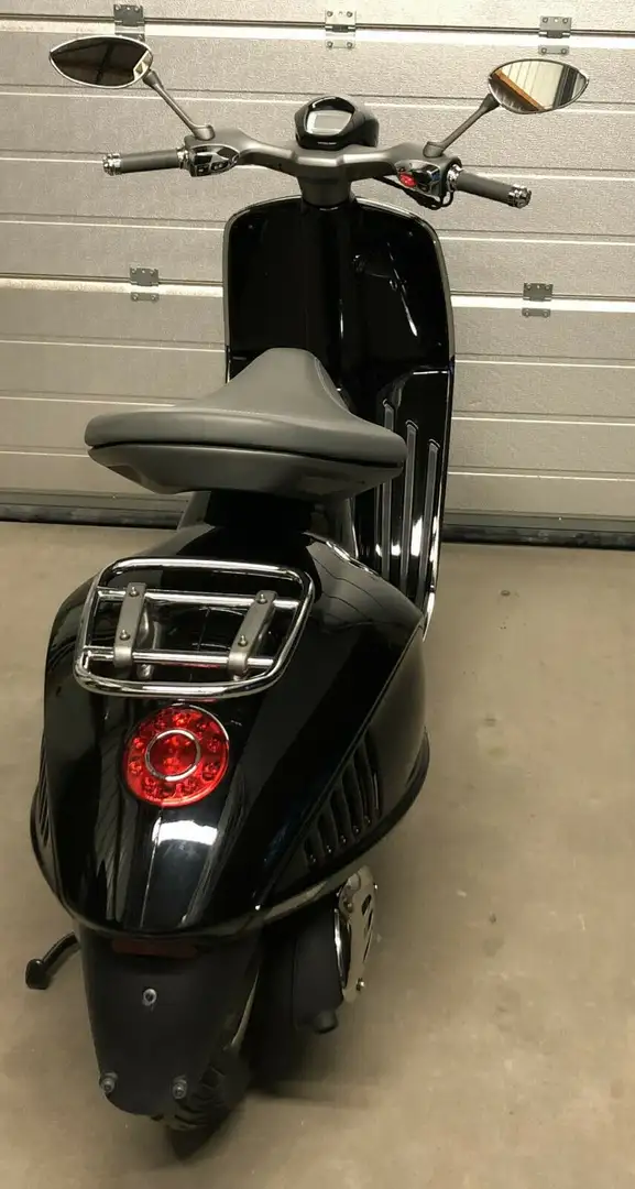 Vespa 946 Ricordo Italiano Nero - 1