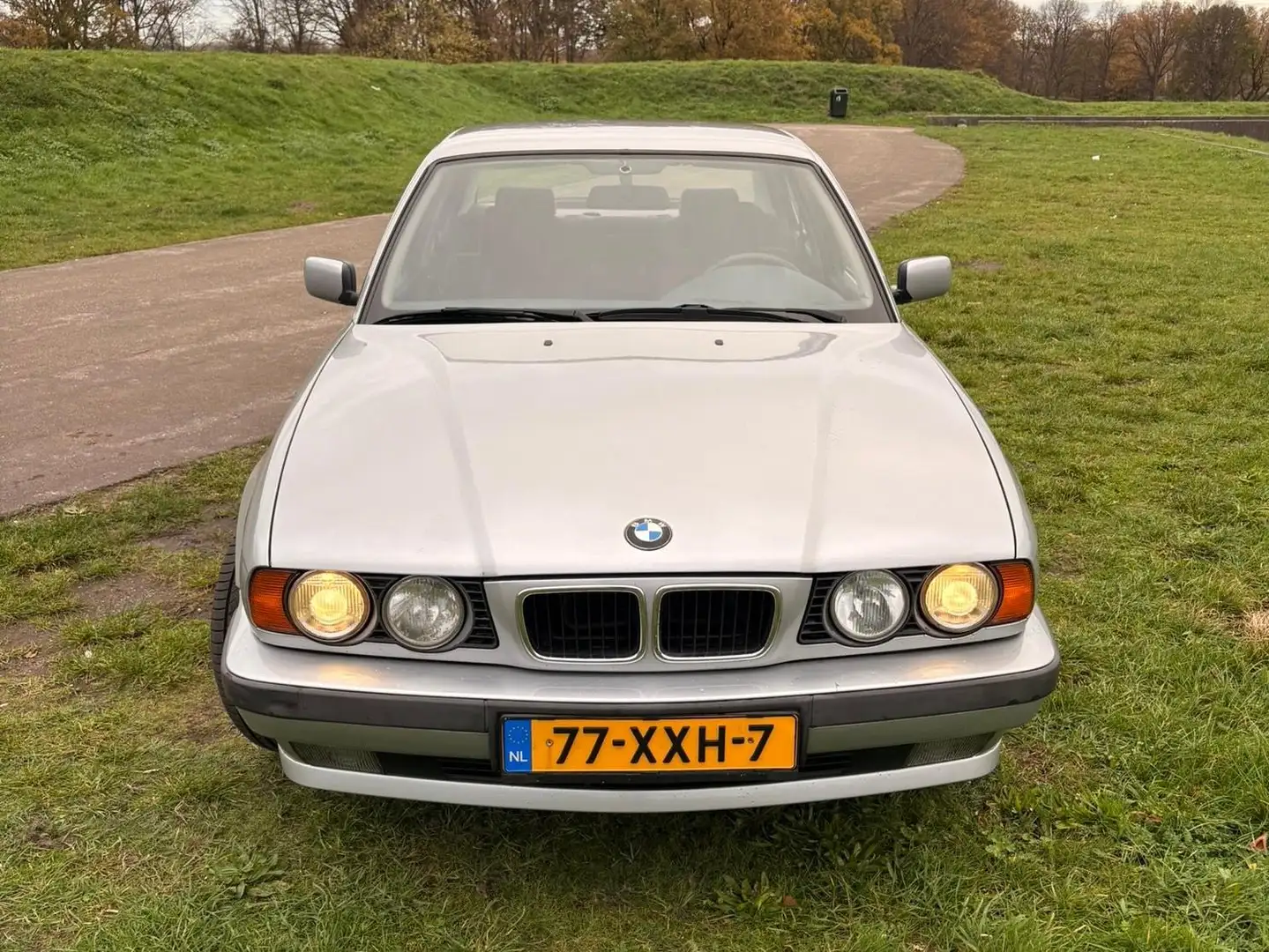 BMW 520 520i Срібний - 2