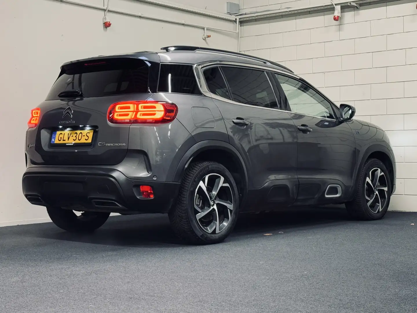 Citroen C5 Aircross 1.6 Plug-in Hybrid Feel | Leder | Navigatie | CarP Grijs - 2