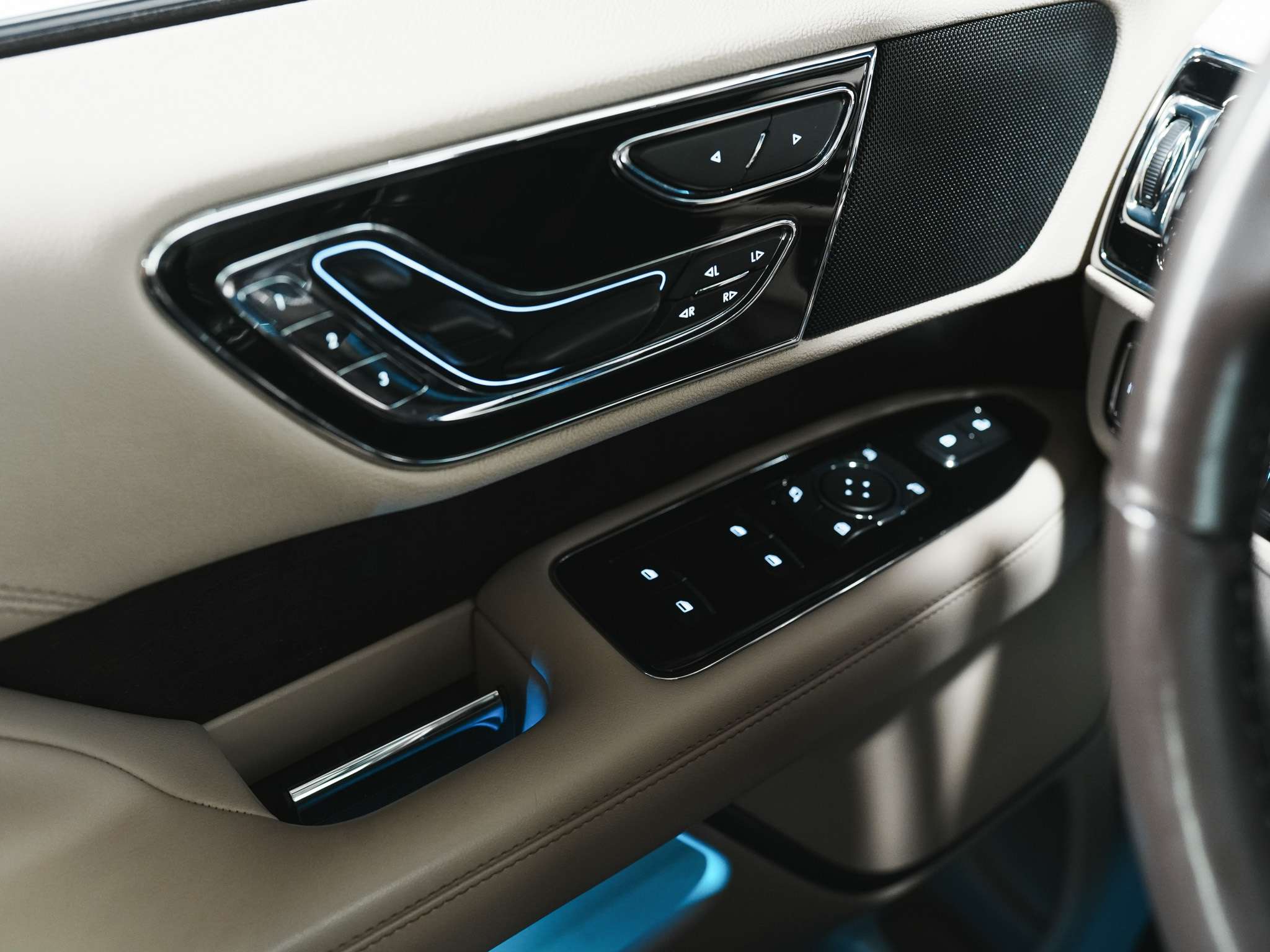 used 2019 Lincoln Navigator car, priced at $42,900