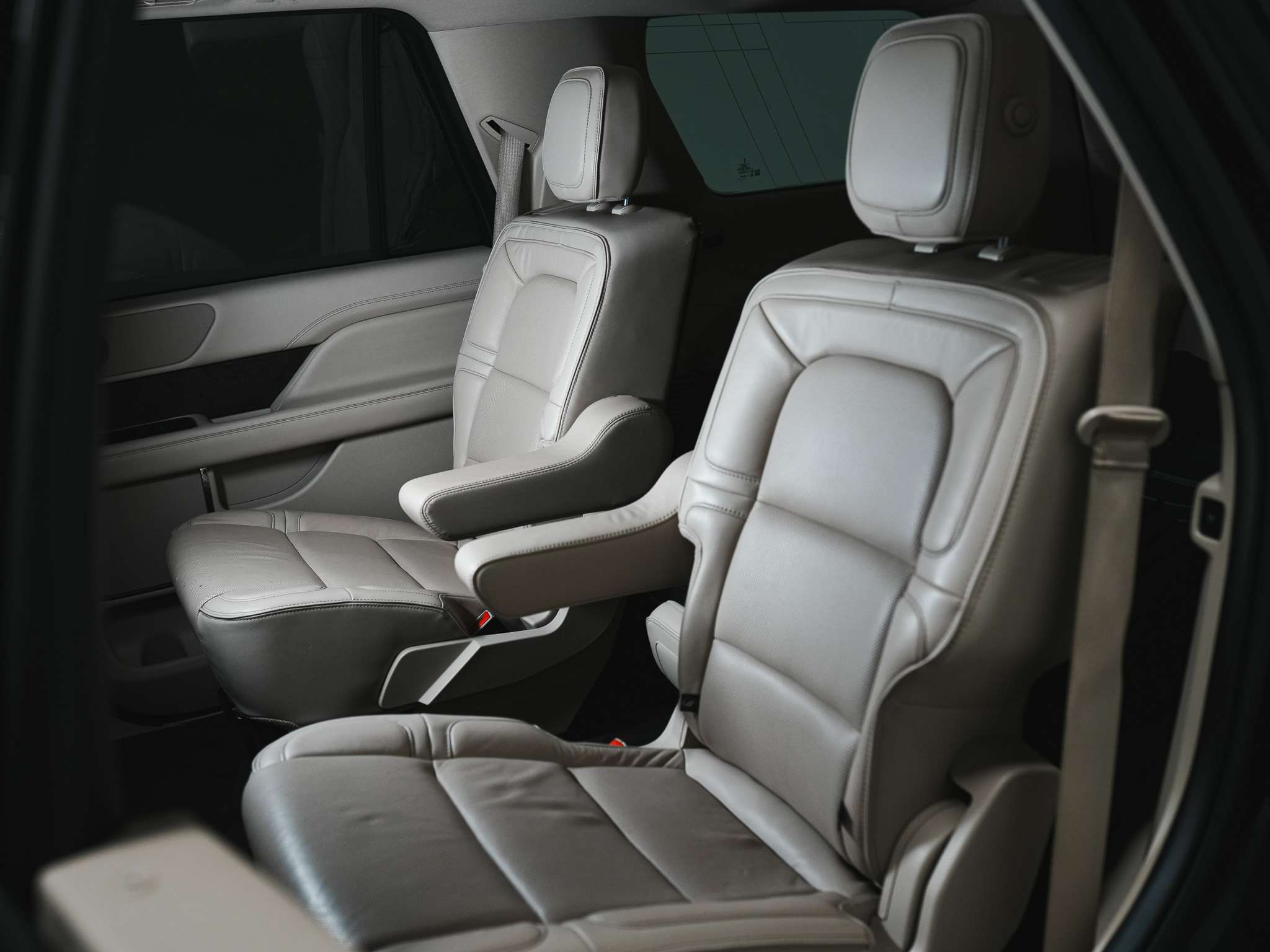 used 2019 Lincoln Navigator car, priced at $42,900