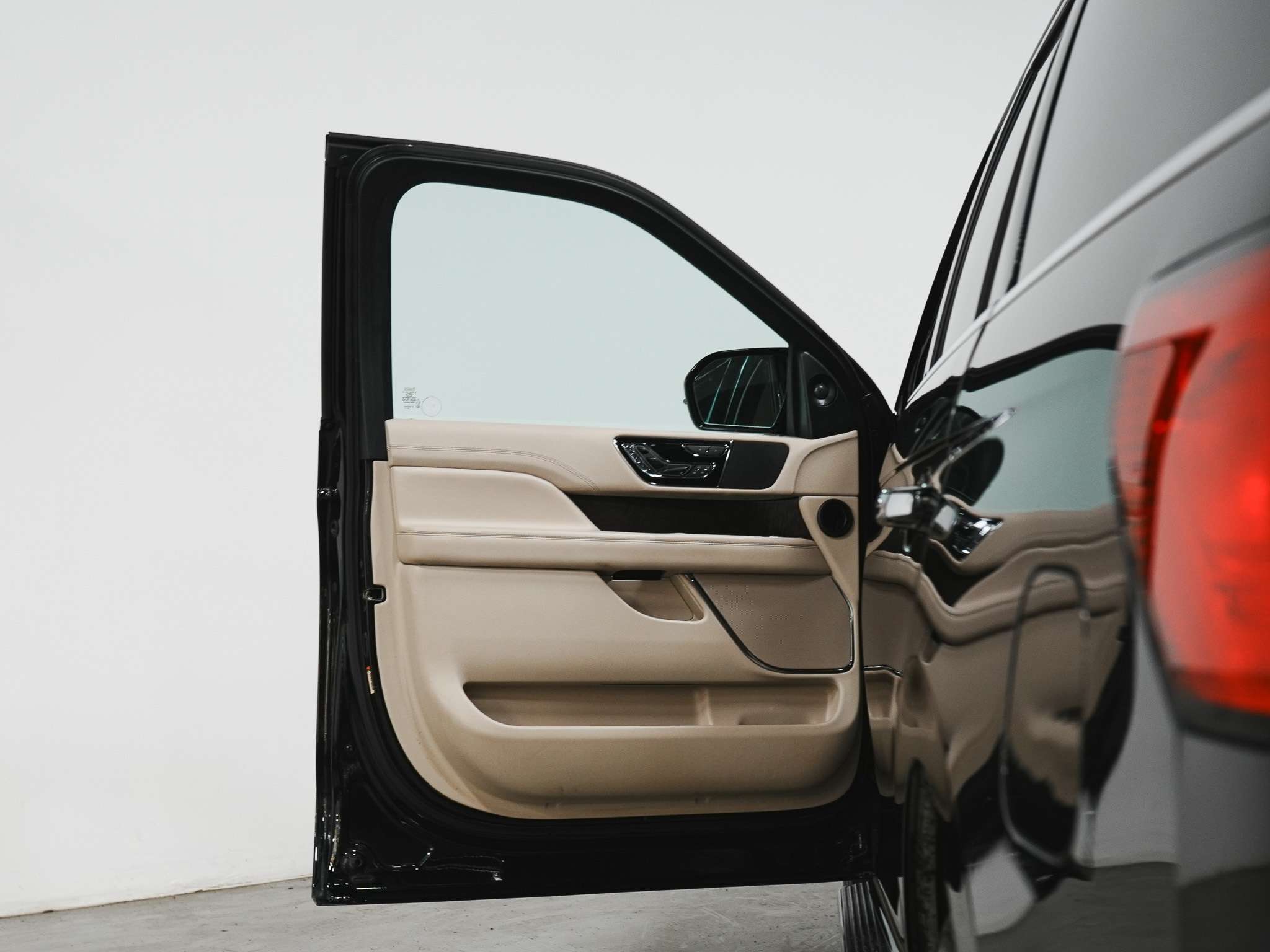 used 2019 Lincoln Navigator car, priced at $42,900