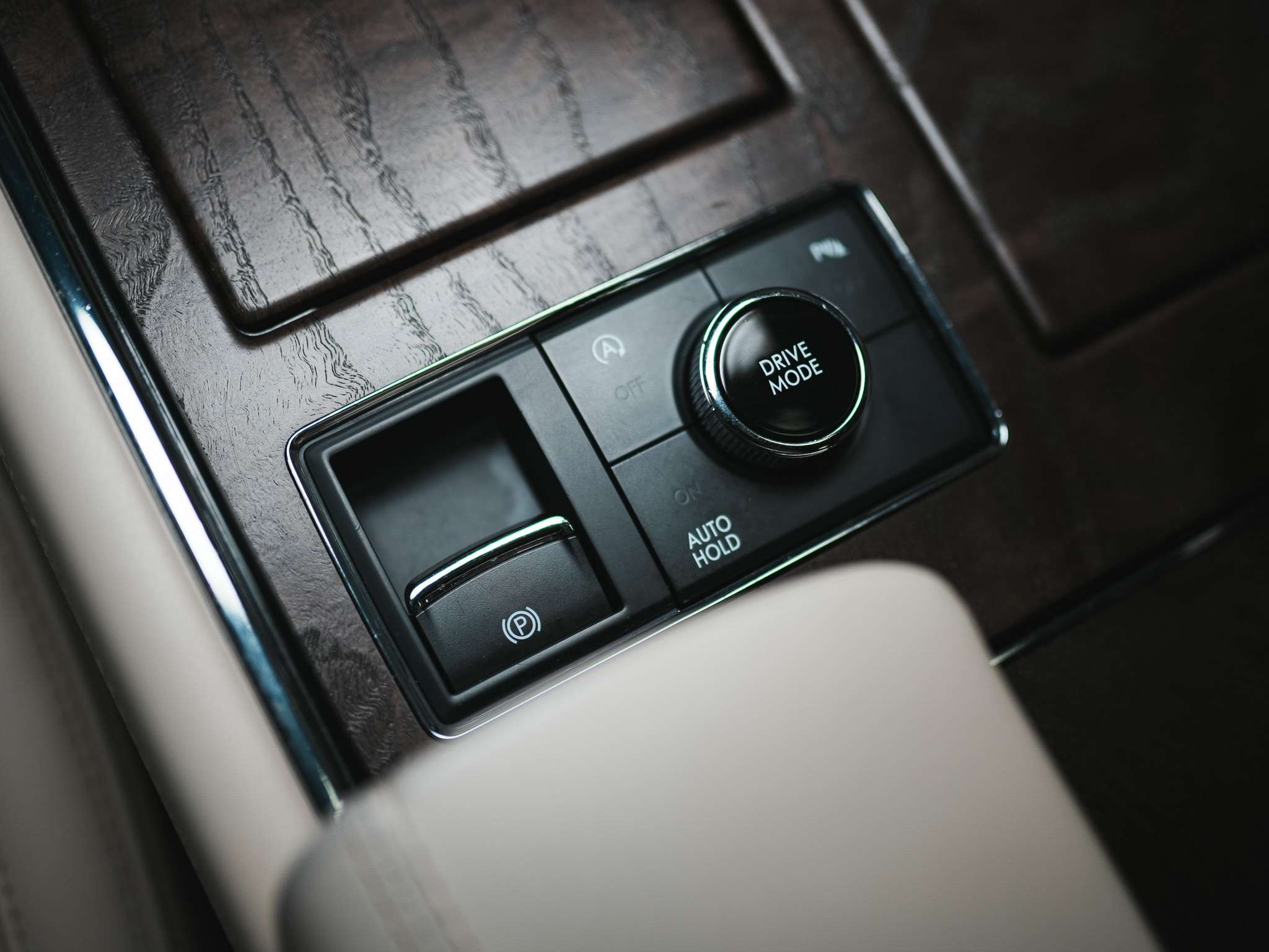 used 2019 Lincoln Navigator car, priced at $42,900