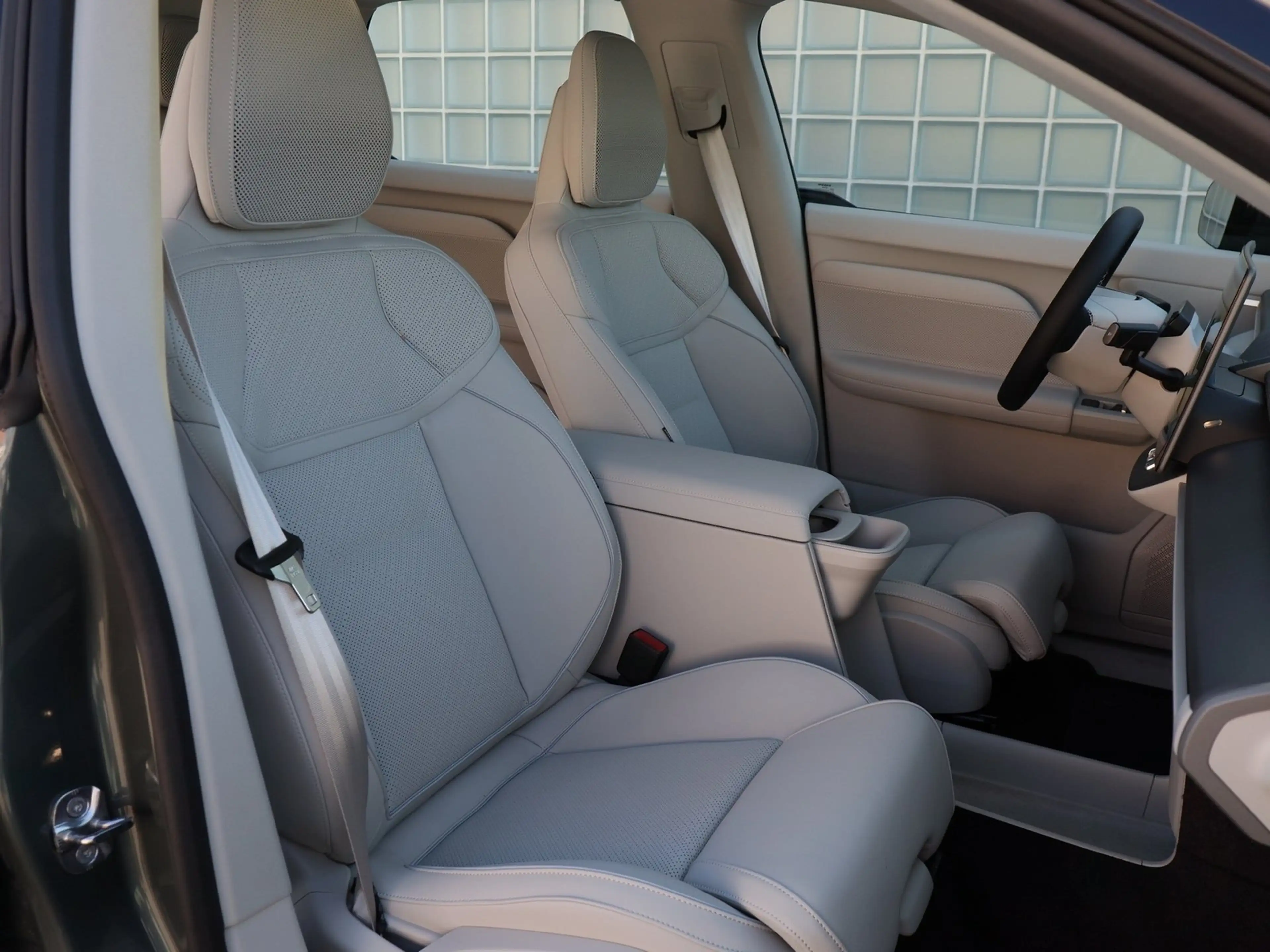 Volvo EX60 P10 Ultra AWD B&W*Sitzlüftung*22 Zoll — photo 6