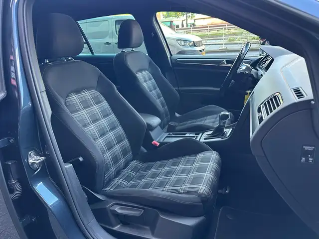 Volkswagen Golf view 13