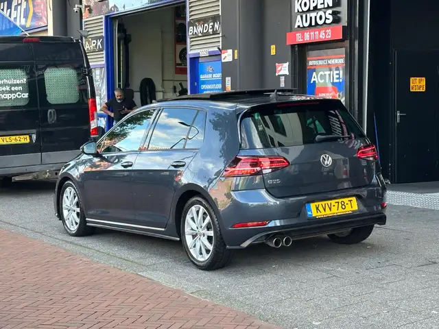 Volkswagen Golf view 2