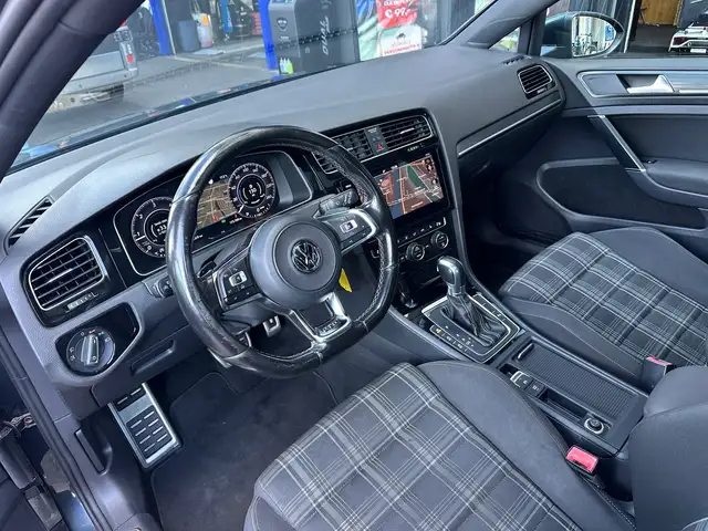 Volkswagen Golf view 11