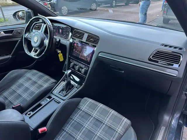Volkswagen Golf view 12