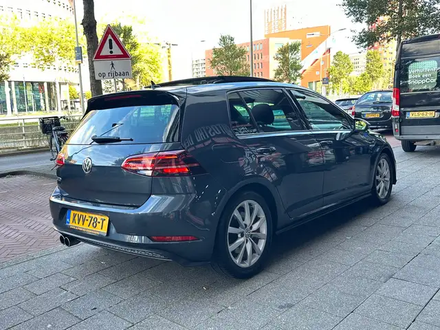 Volkswagen Golf view 3