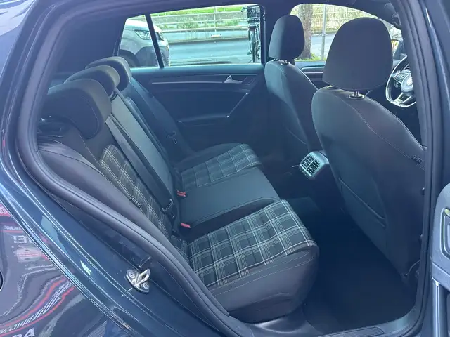 Volkswagen Golf view 14