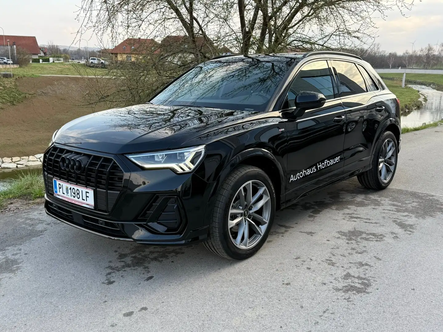Audi Q3 35 TDI admired Schwarz - 1