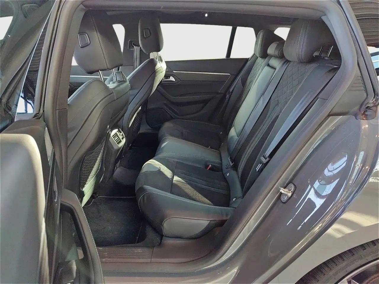 Peugeot 508 SW Hybrid4 360 PSE Holiday-Paket, ACC 10