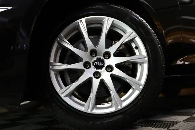 Audi A4 view 4