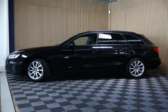 Audi A4 view 10