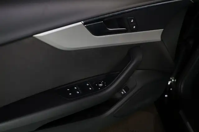 Audi A4 view 11