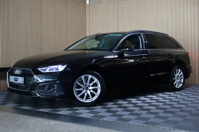 Audi A4 view 9