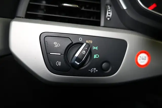 Audi A4 view 12