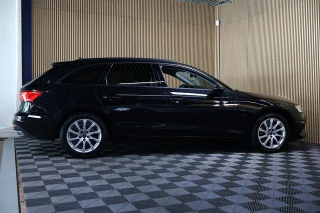 Audi A4 view 6