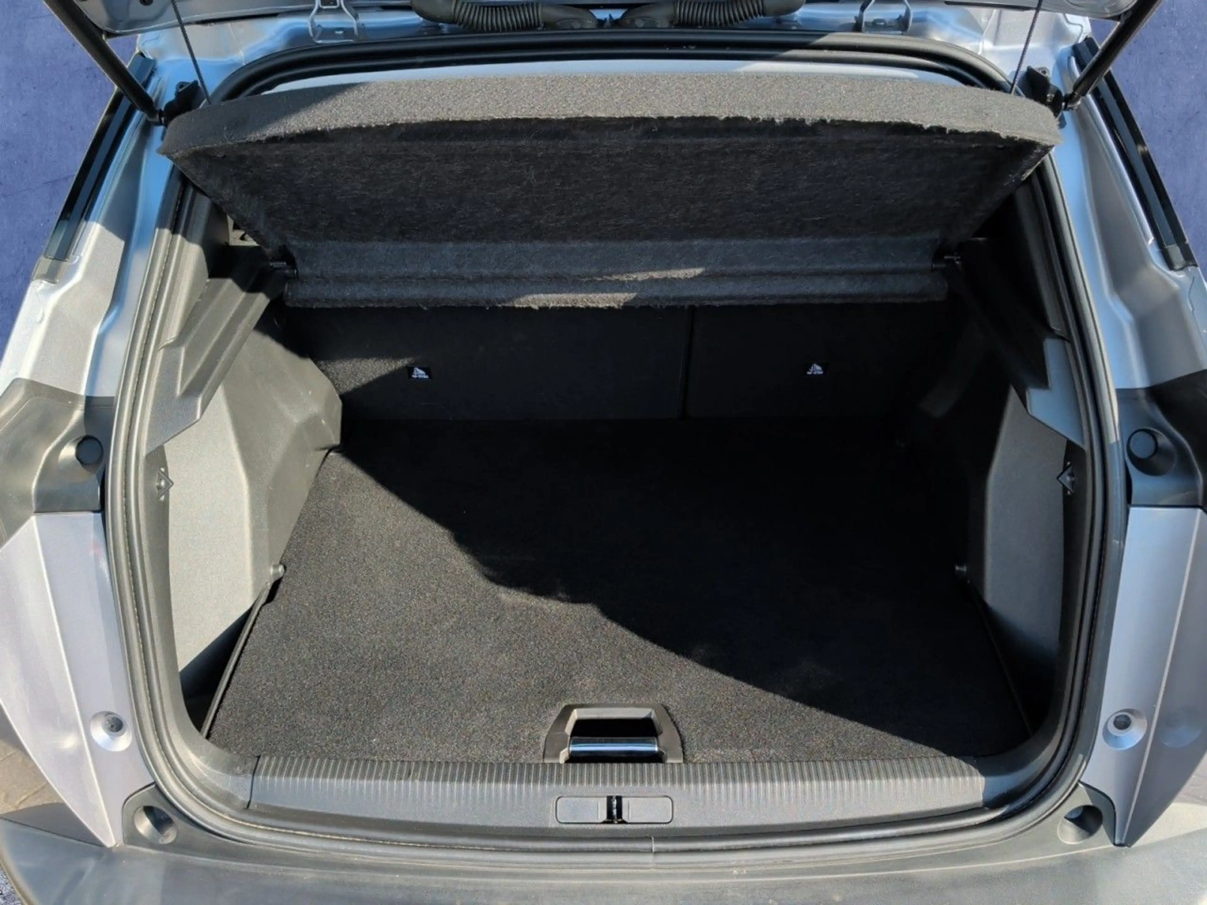 Peugeot 2008 -e Active Pack Aut+Sitzhzg+Einparkhilfe+DAB — photo 6