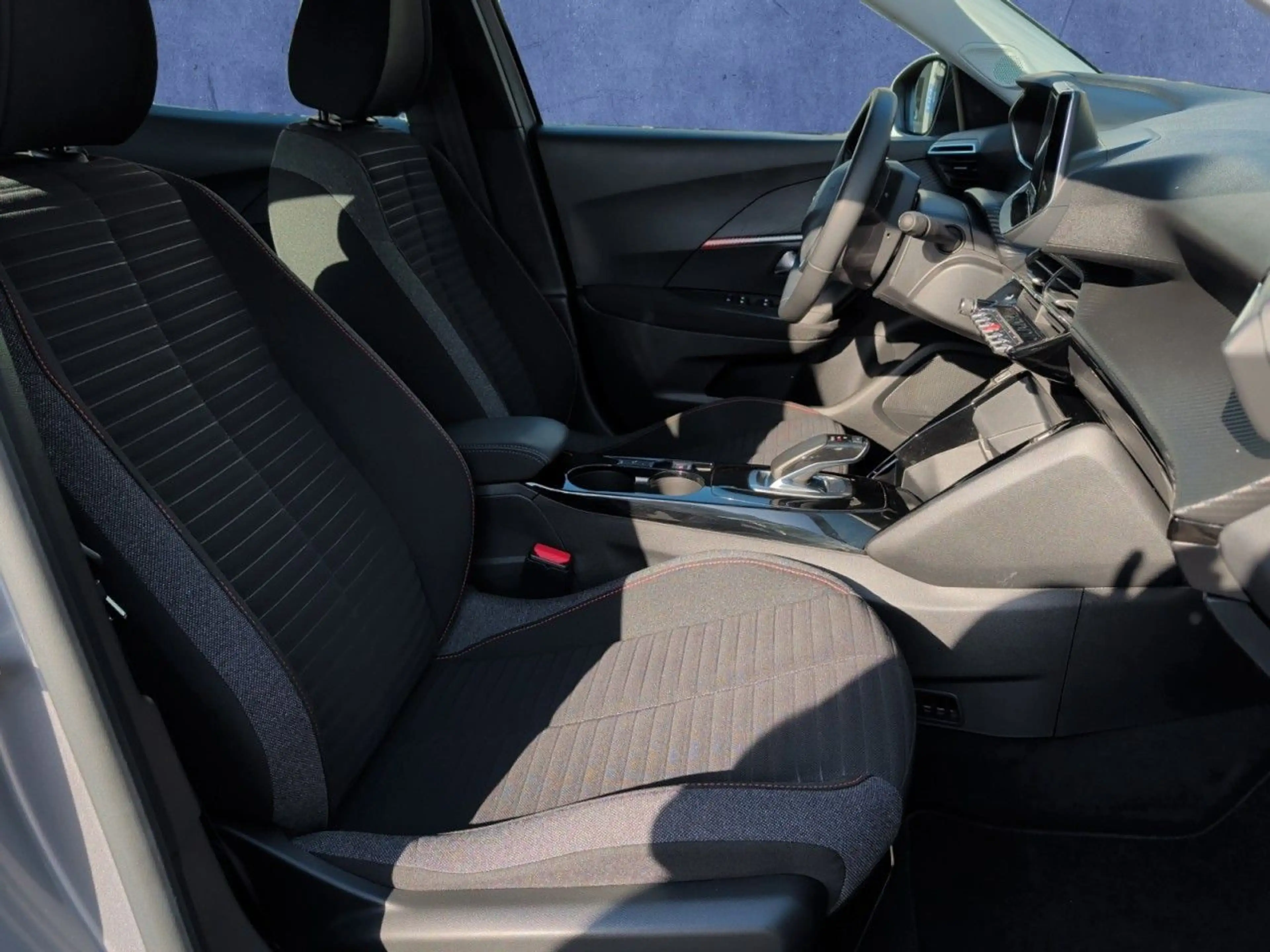 Peugeot 2008 -e Active Pack Aut+Sitzhzg+Einparkhilfe+DAB — photo 12
