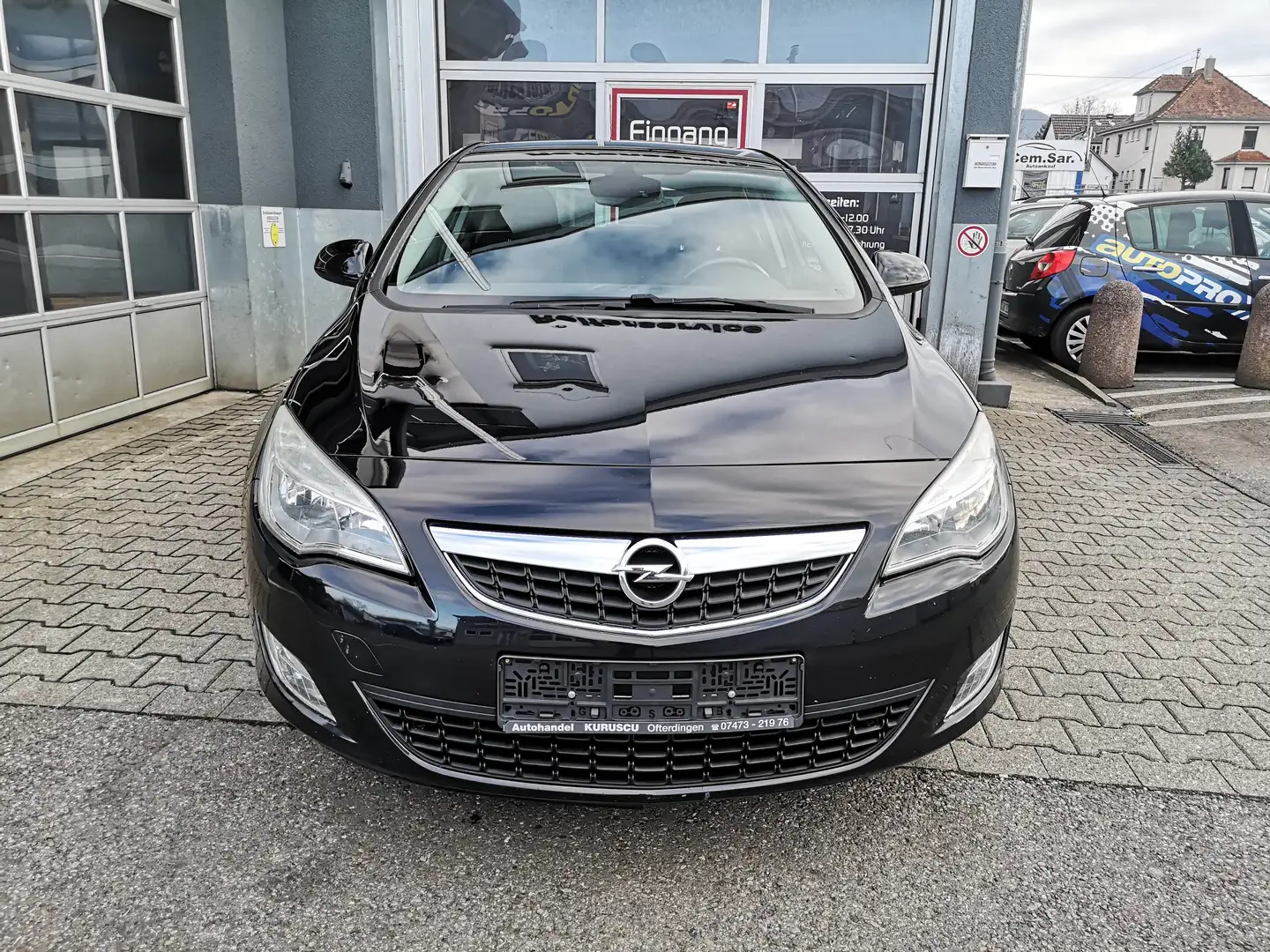 Opel Astra J 1.6 Edition KLIMA-PDC-EURO 5 Schwarz - 2