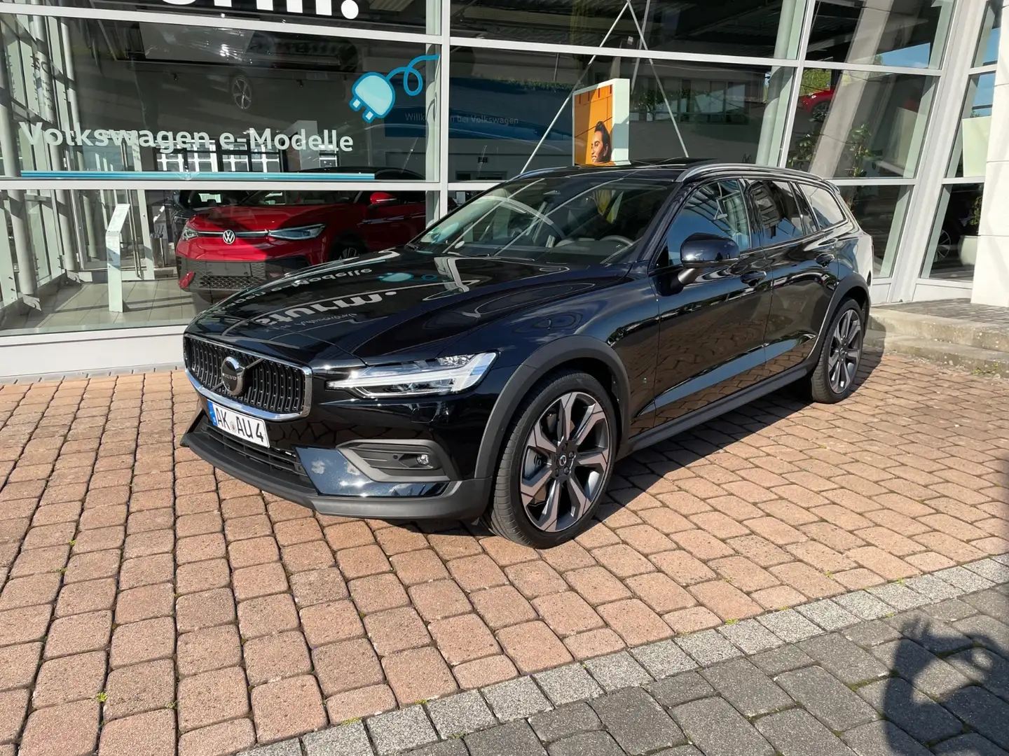 Volvo V60 CC Cross Country Plus B5 AWD *Pano, 360°, Licht-P Schwarz - 2
