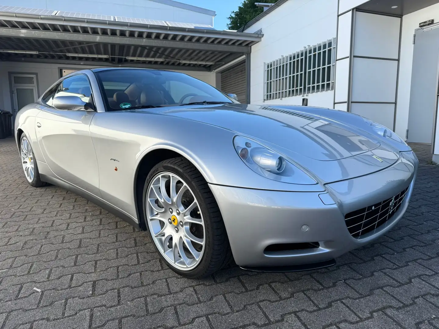 Ferrari 612 Scaglietti F1 one to One Zilver - 1