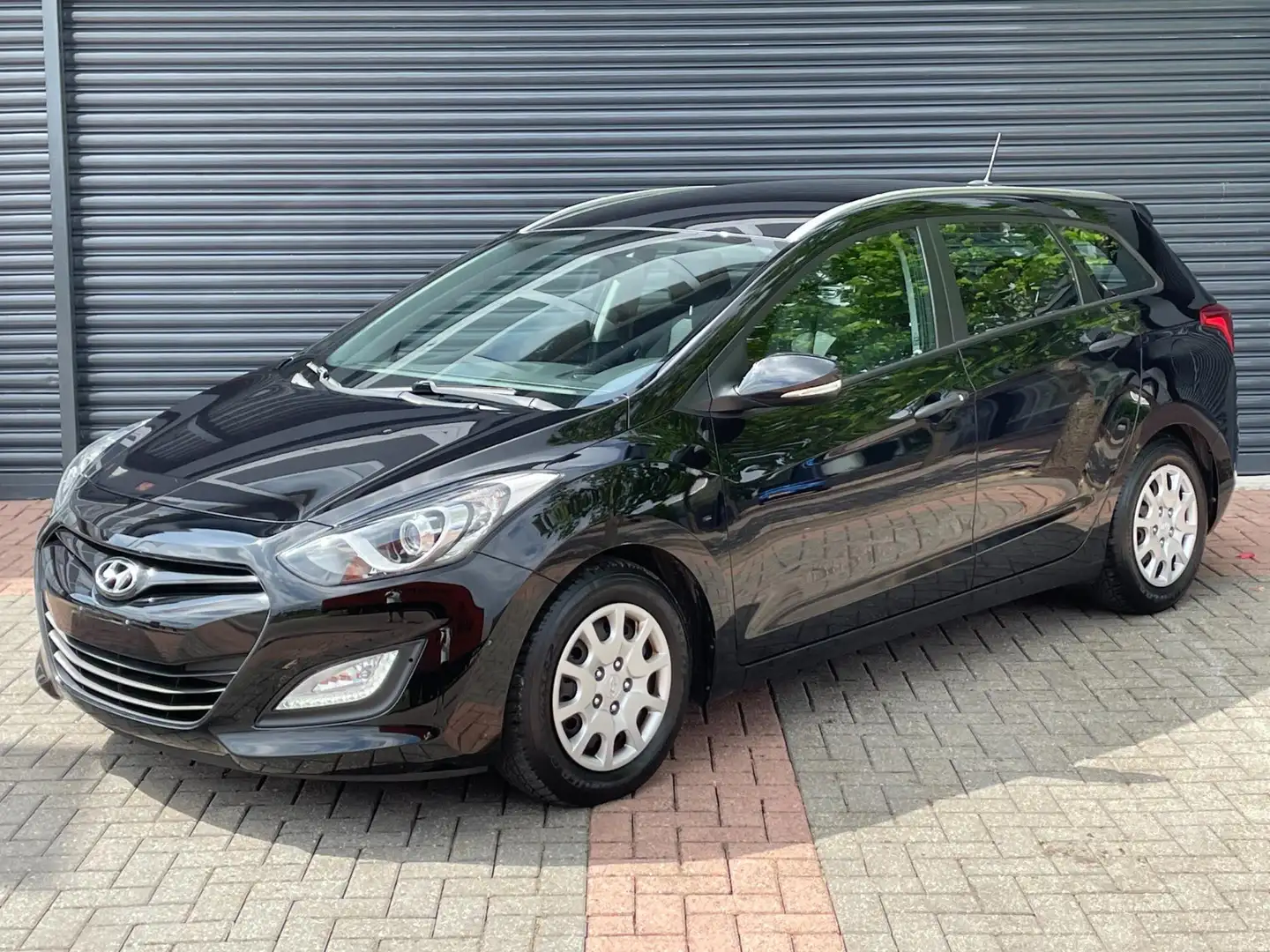 Hyundai i30 CW 1.4i i-Motion Business Cruise | Pdc | Navi | We Nero - 2