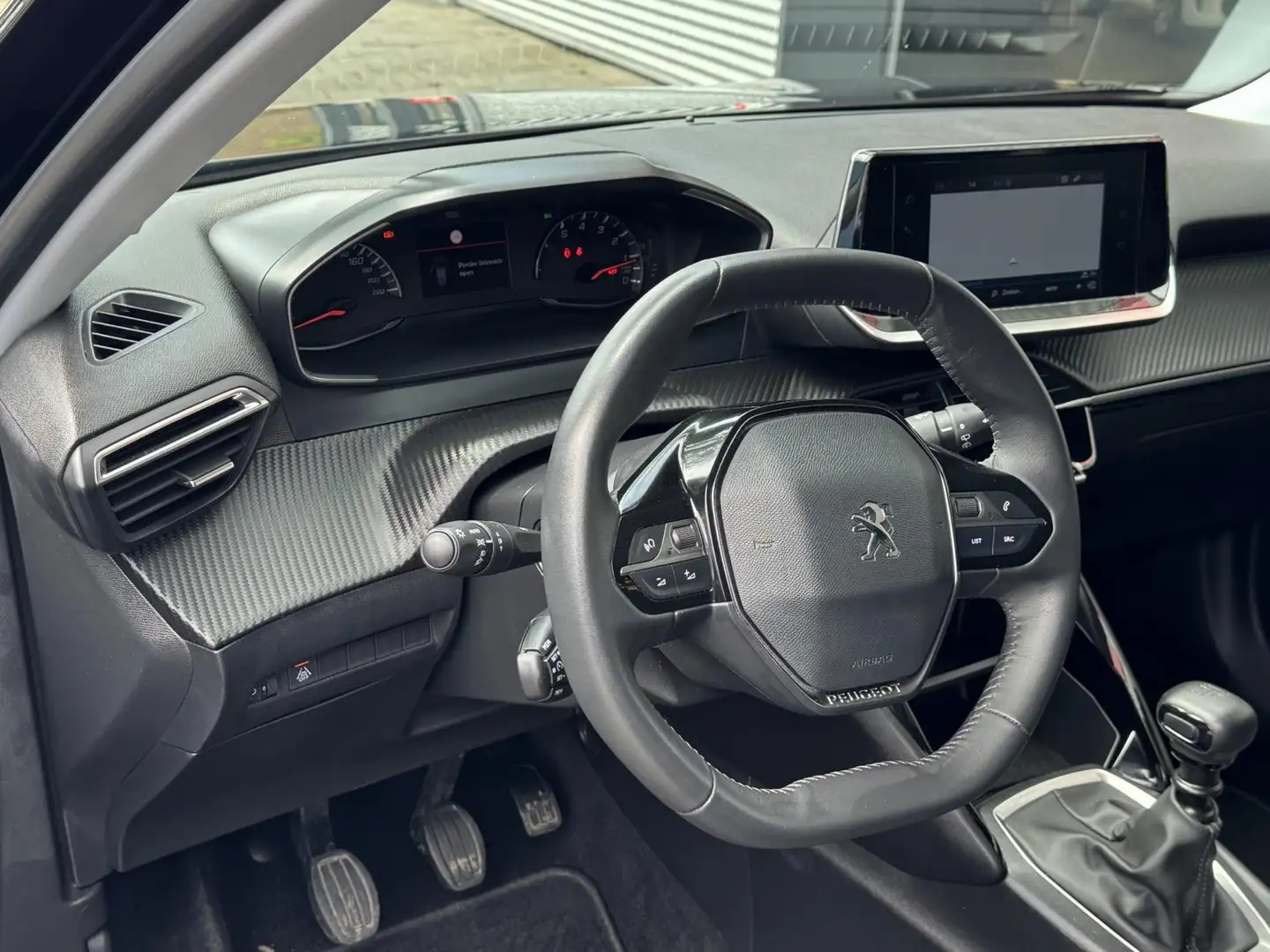 Peugeot 2008 1.2 PureTech STYLE Pack - Navigatie I Airco I PDC Zwart - 2