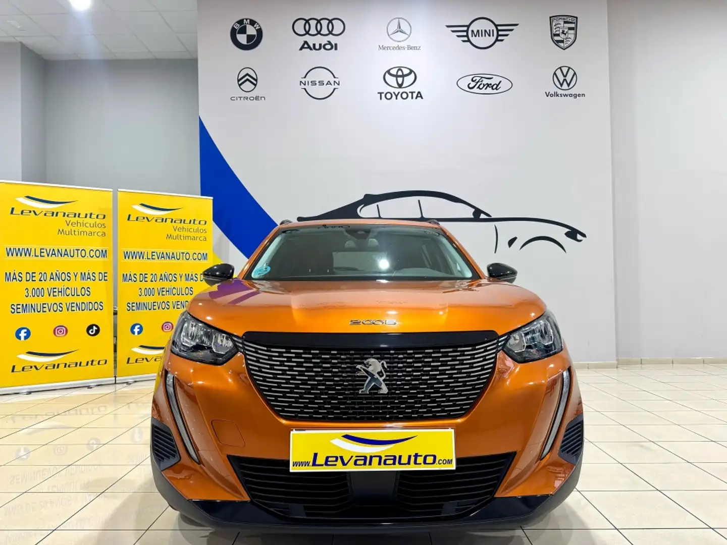 Peugeot 2008 1.2 PureTech S&S Allure 100 Naranja - 2