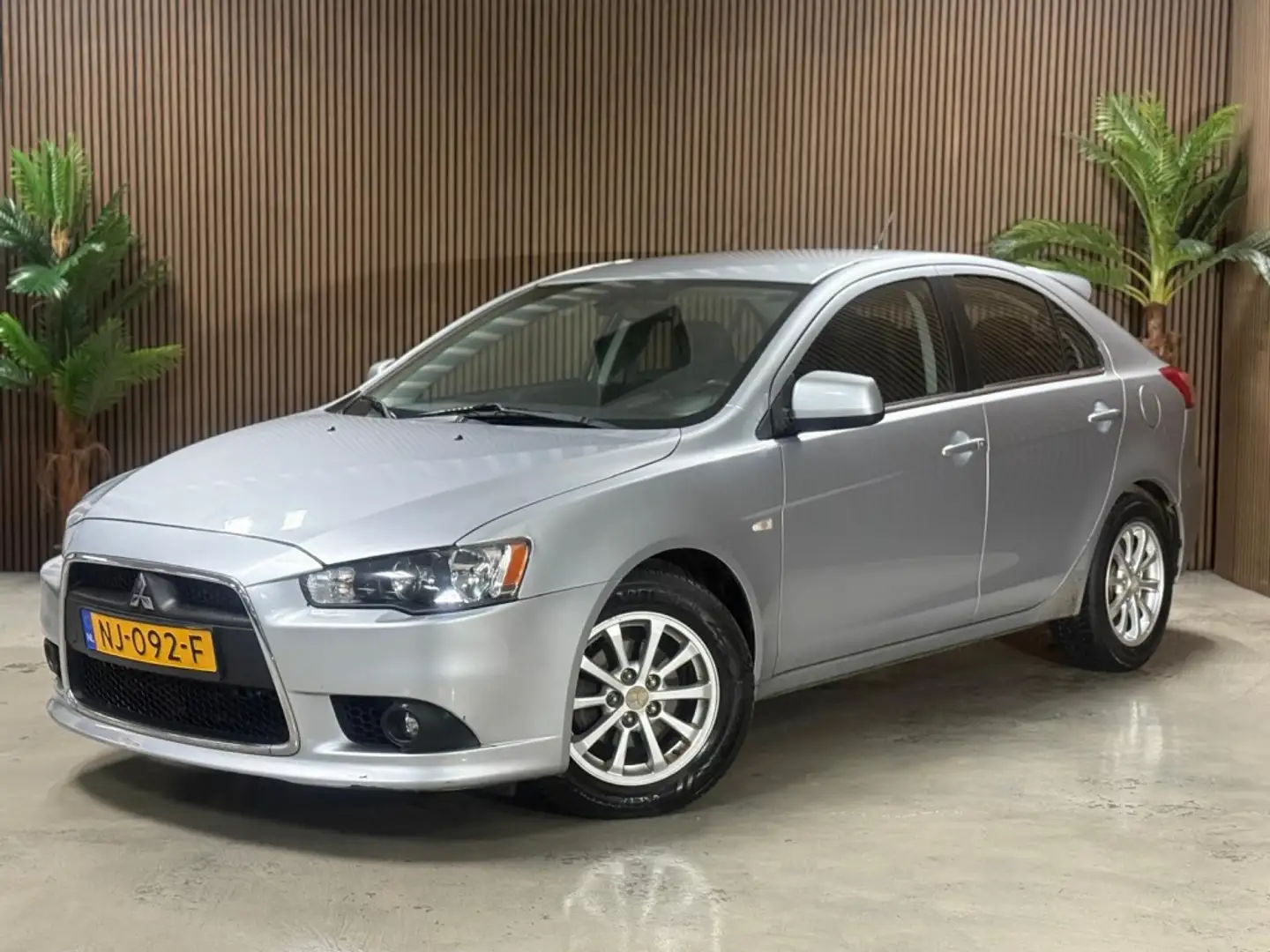 Mitsubishi Lancer Sportback 1.6 Edition One Grey - 1