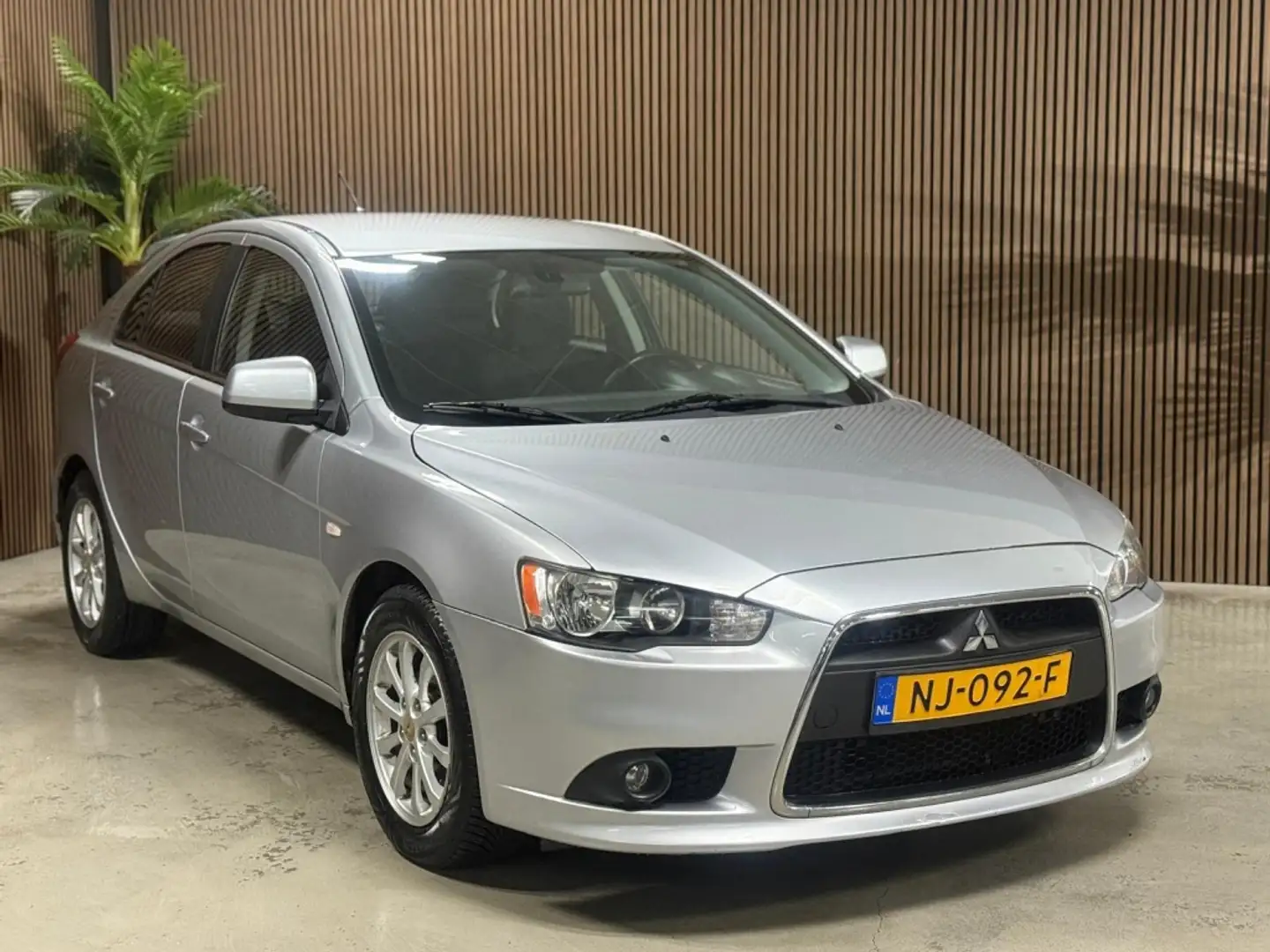 Mitsubishi Lancer Sportback 1.6 Edition One Grey - 2