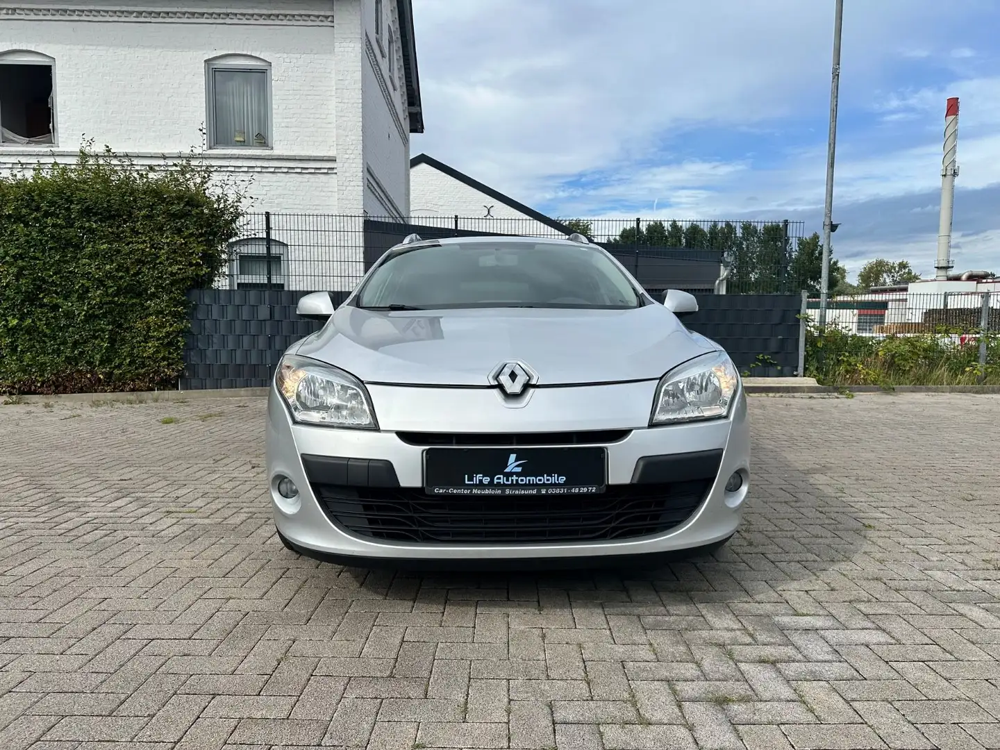 Renault Megane III 1.5 dCi Grandtour Expression NAVI*PDC Grau - 2