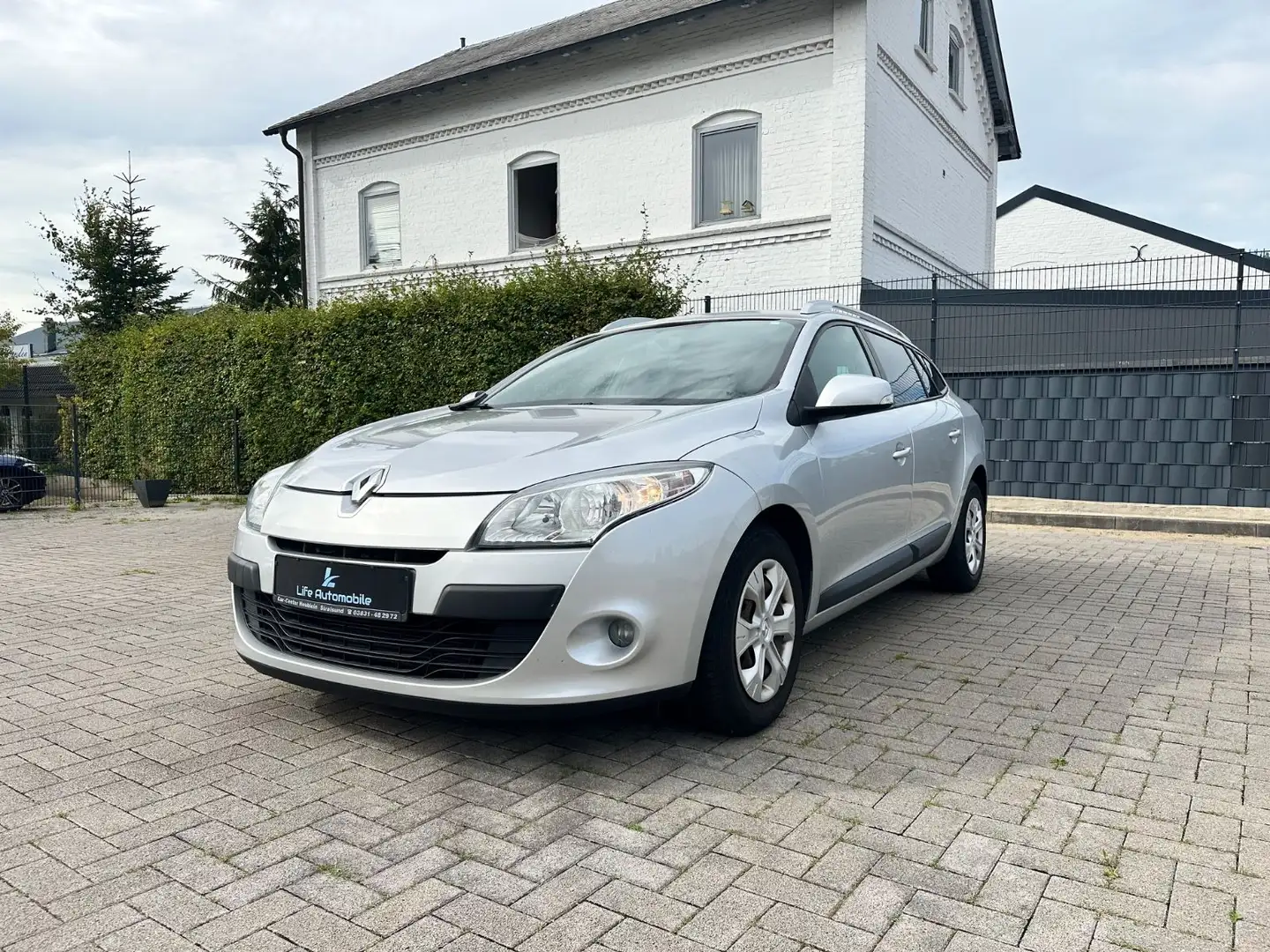 Renault Megane III 1.5 dCi Grandtour Expression NAVI*PDC Grau - 1