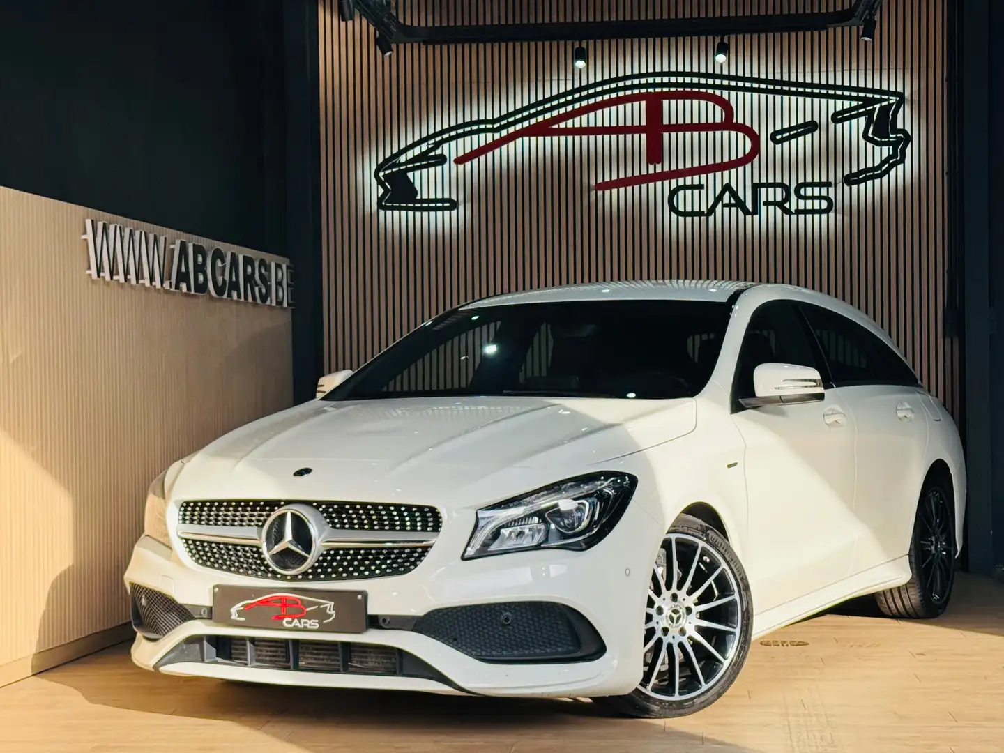 Mercedes-Benz CLA 180 D * PACK AMG ÉDITION * GAR 12 MOIS * Белый - 1