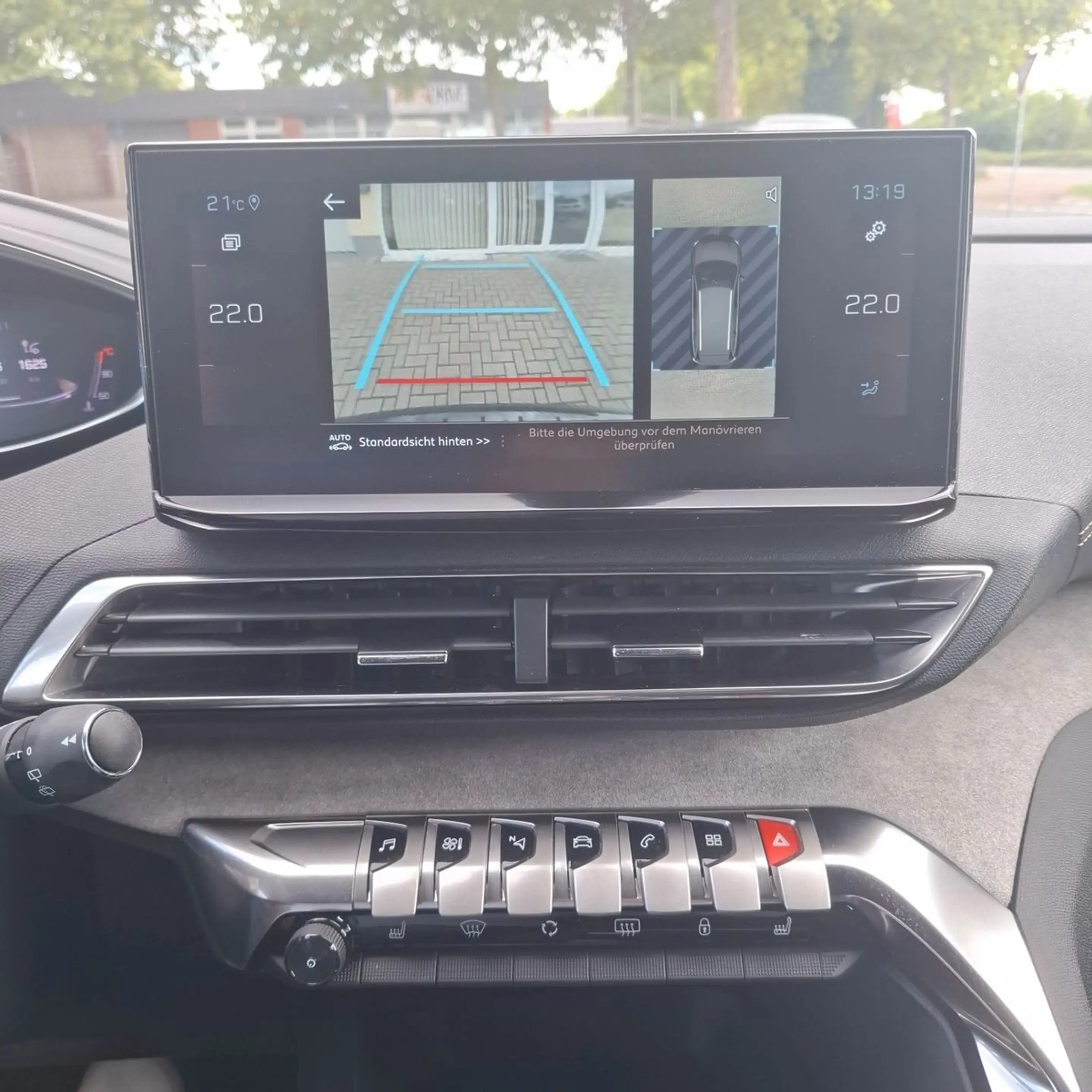 Peugeot 5008 Hybrid 136 GT — photo 13