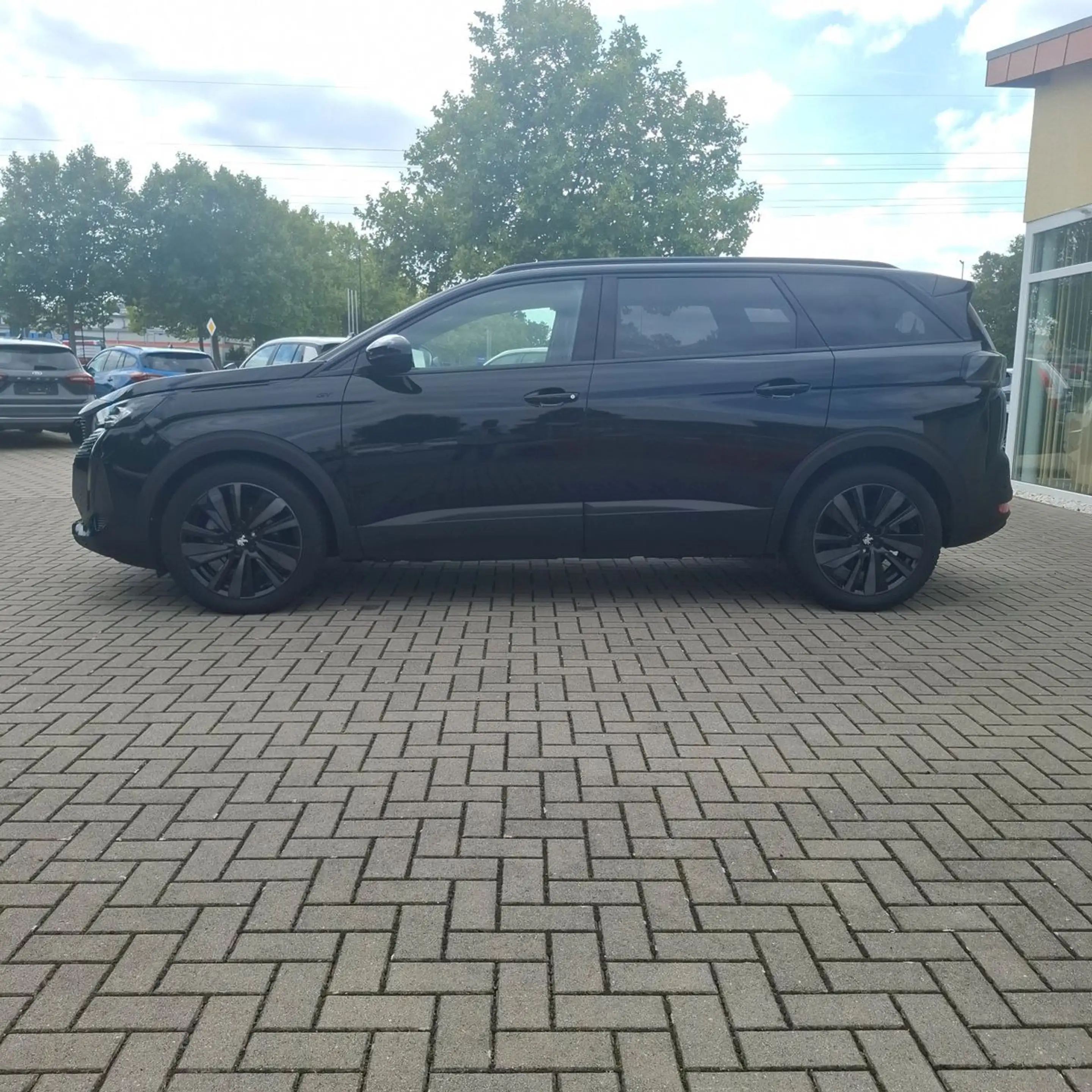 Peugeot 5008 Hybrid 136 GT — photo 3