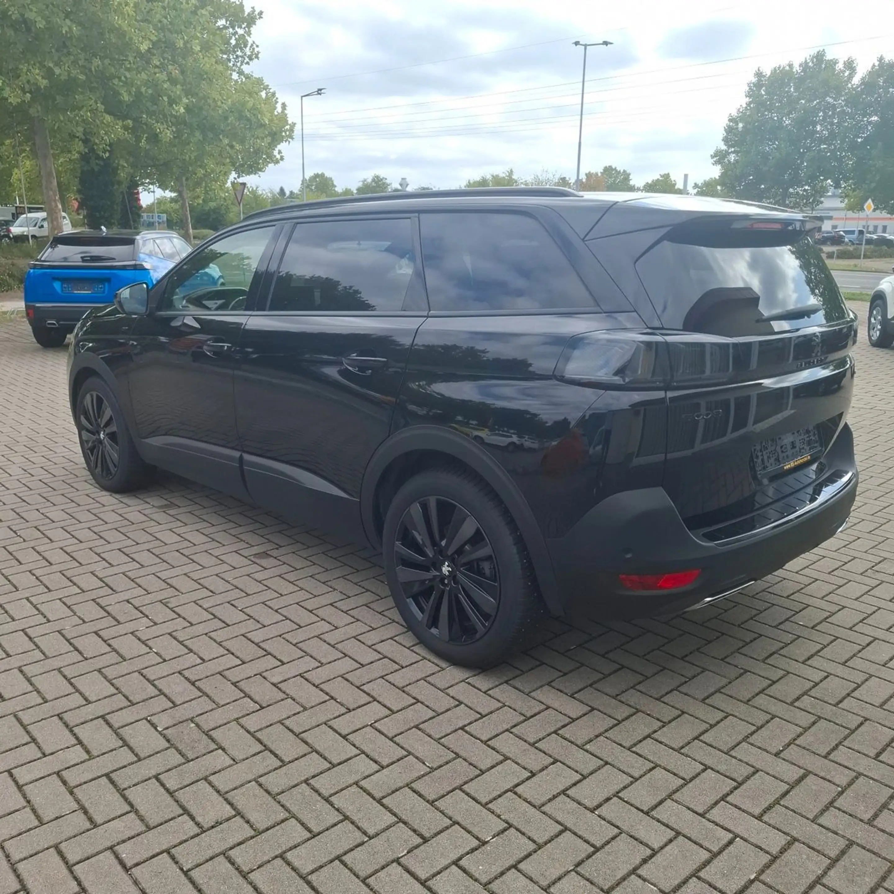 Peugeot 5008 Hybrid 136 GT — photo 4