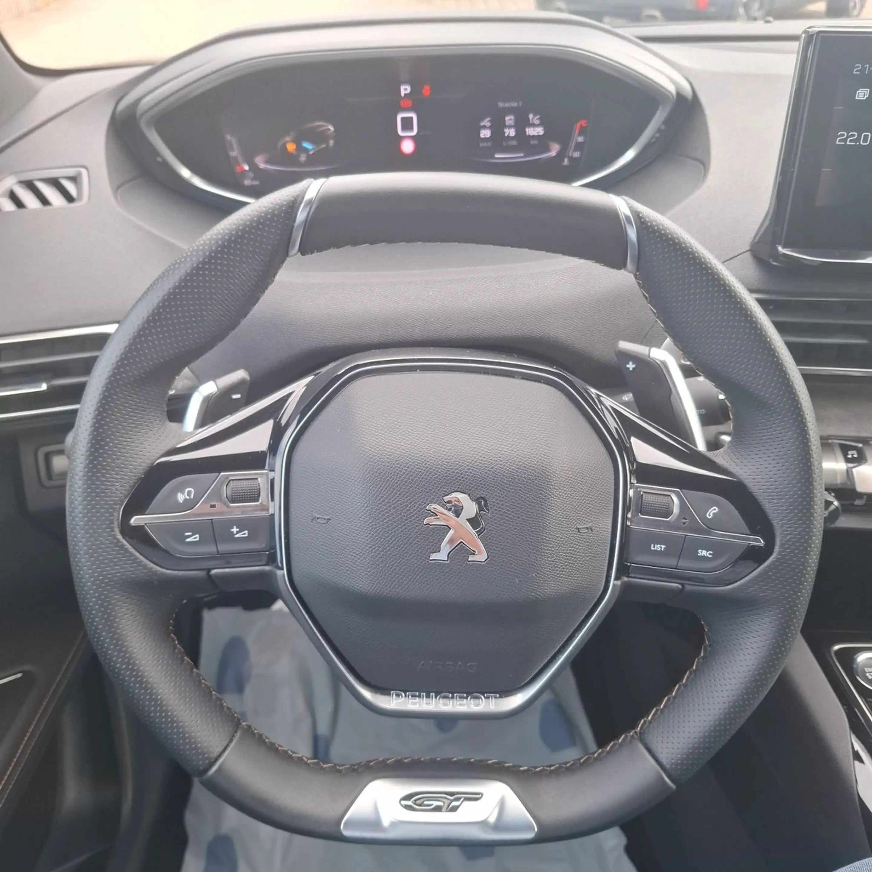 Peugeot 5008 Hybrid 136 GT — photo 12