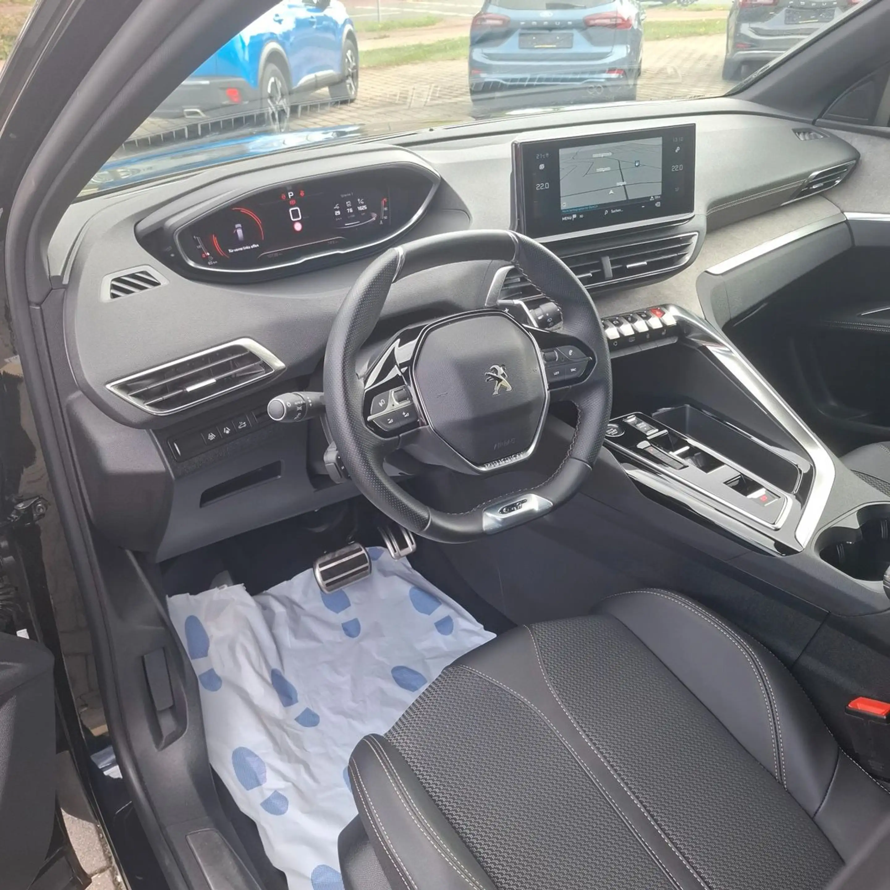 Peugeot 5008 Hybrid 136 GT — photo 9