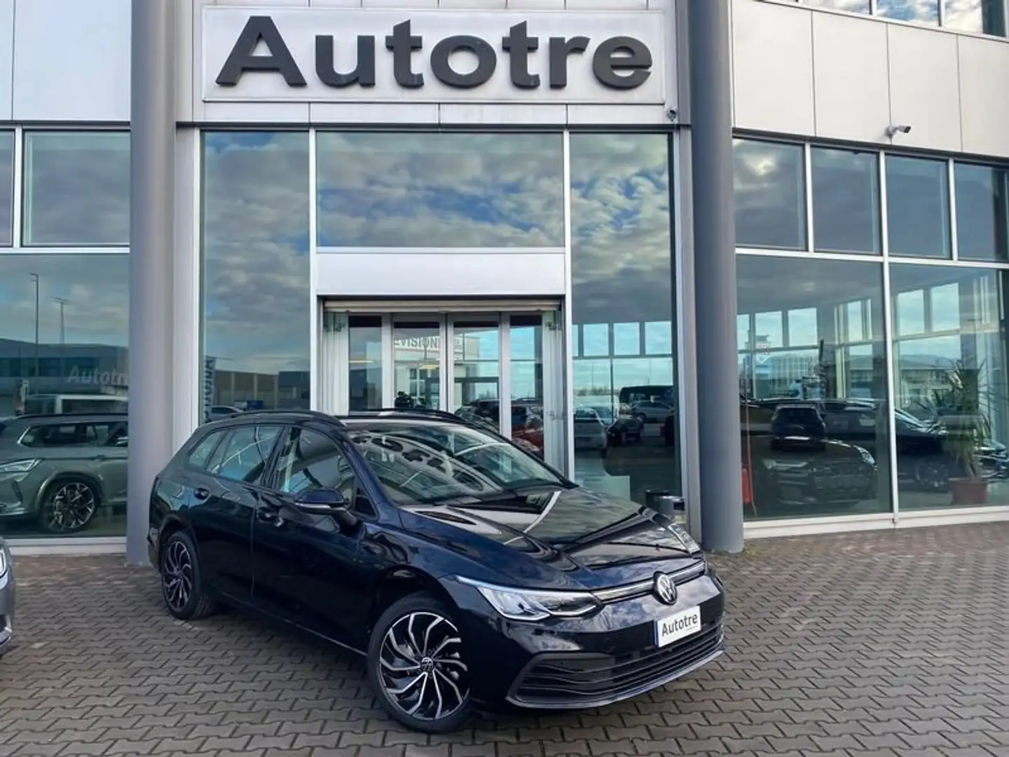 Volkswagen Golf Variant Variant 1.0 TSI EVO Life DSG Nero - 1