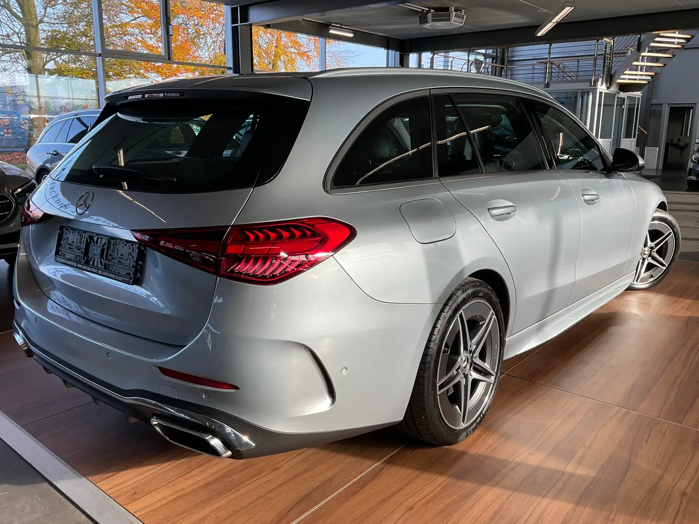Mercedes-Benz C 300 C 300 T 4Matic AMGLINE/STNDHZNG/DISTRONIC//AHK/HUD Grau - 2