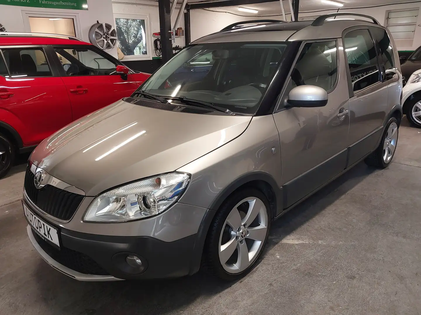 Skoda Roomster Scout Panoramadach*TÜV 04/2027*GARANTIE* Beige - 1