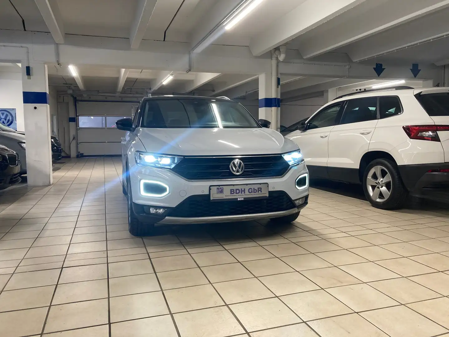Volkswagen T-Roc 2.0 TSI Sport 4Motion DSG, Navi, LED, AHK Grau - 1