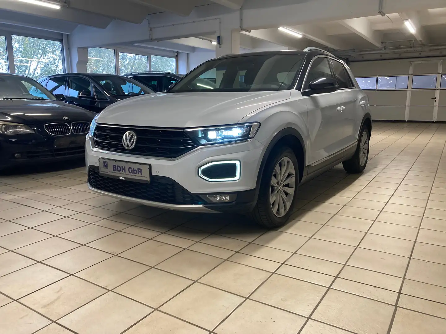 Volkswagen T-Roc 2.0 TSI Sport 4Motion DSG, Navi, LED, AHK Grau - 2