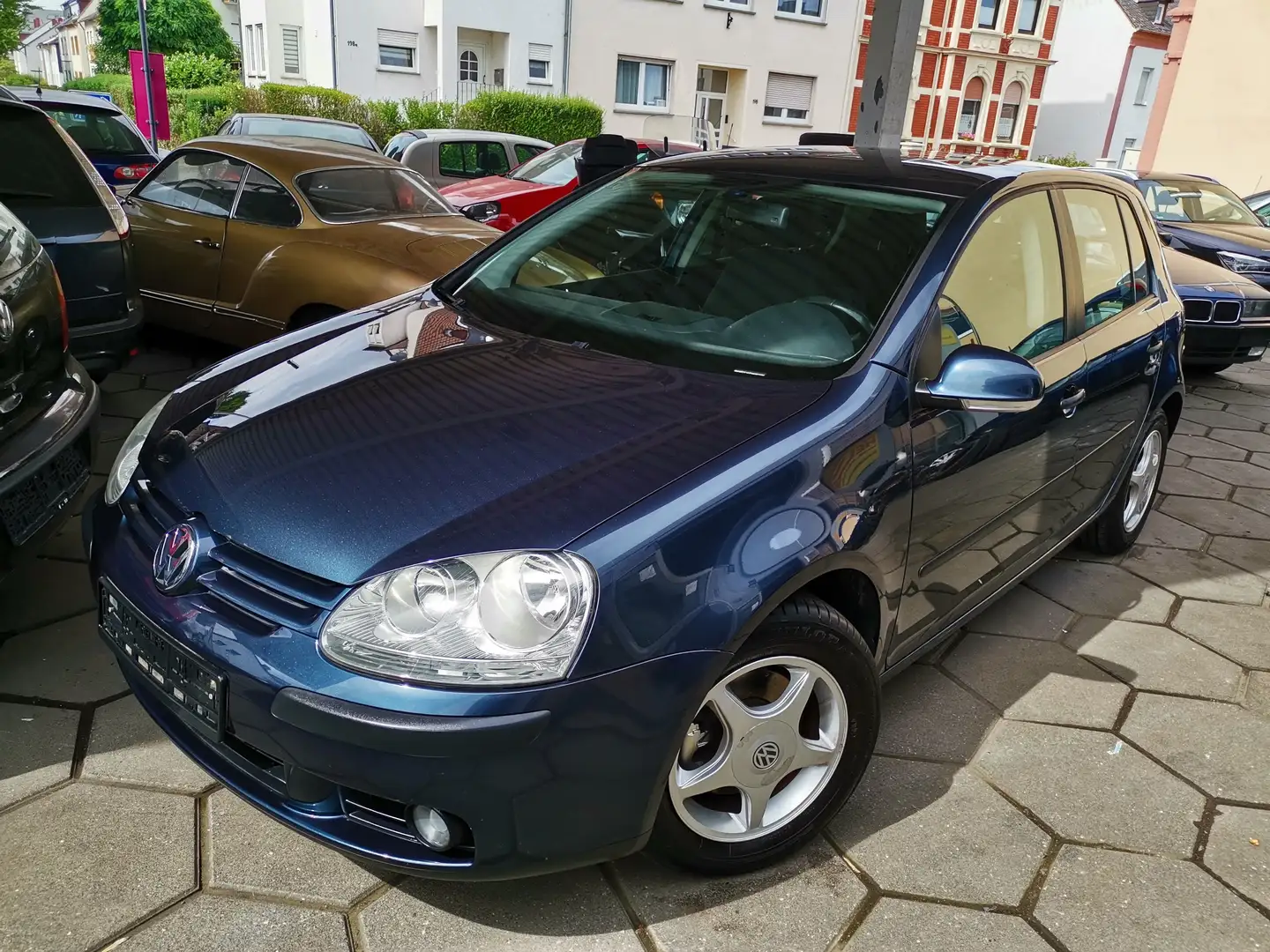 Volkswagen Golf 2,0 16V FSI Comfortline  4-tür. Grau - 1