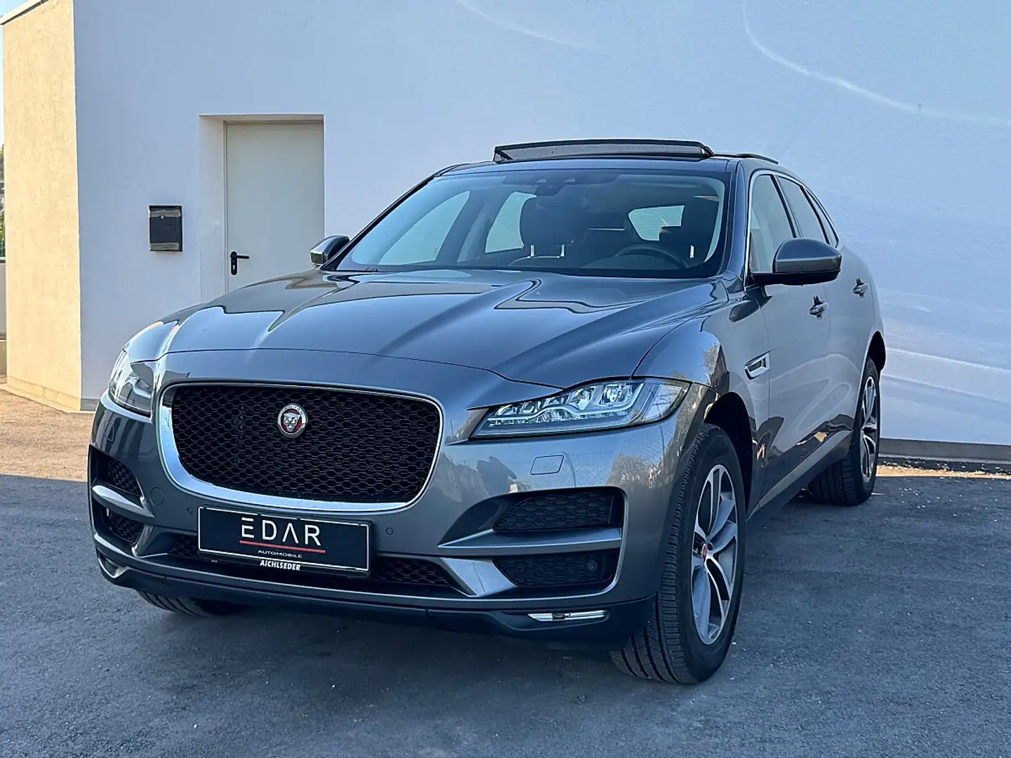 Jaguar F-Pace 20d AWD Portfolio Aut.*Panoramadach*Schiebedach... Grau - 2