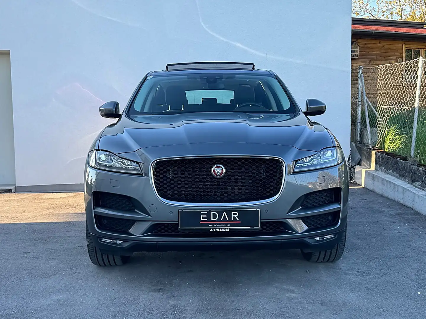 Jaguar F-Pace 20d AWD Portfolio Aut.*Panoramadach*Schiebedach... Grau - 1